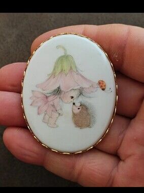 Super Cute 1970s Rare Hallmark Pixie Girl Cameo Gold Tone Brooch